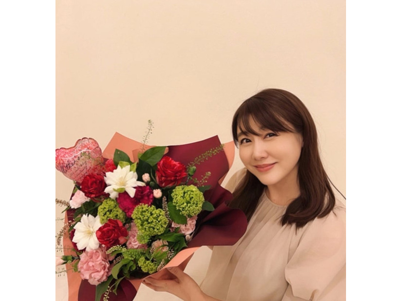 安めぐみ、夫・東貴博＆10歳長女からの“母の日”プレゼントに感激「お花と手紙を渡してくれてうるうる」
