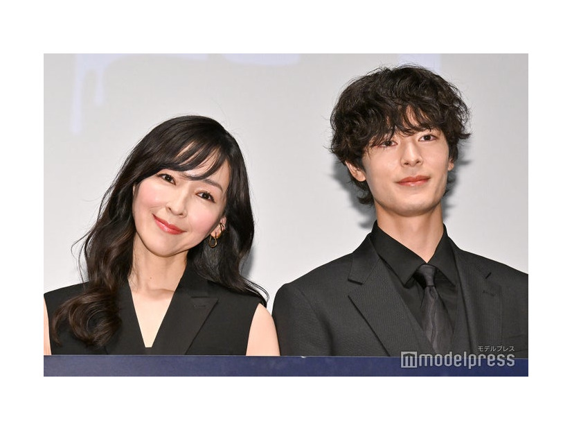 麻生久美子、塩野瑛久（C）モデルプレス