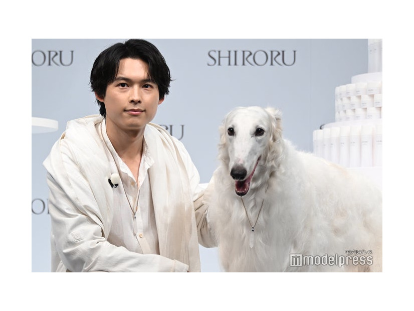 大泉洋と自身の父を“掛け持ち”している松村北斗、ドンくん（C）モデルプレス