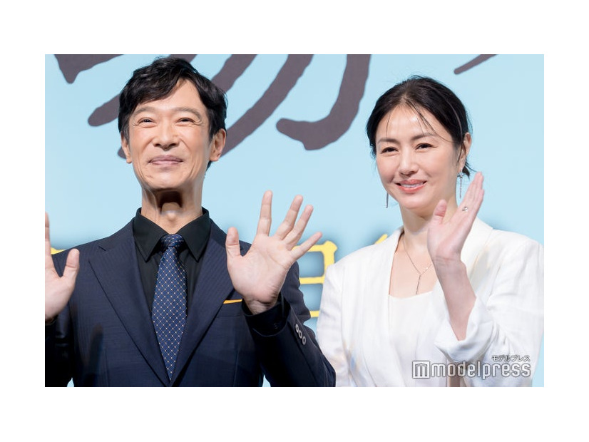 映画「平場の月」製作報告会見に出席した堺雅人、井川遥（C）モデルプレス