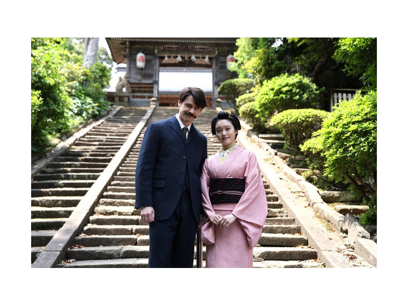 トミー・バストウ、高石あかり（C）NHK