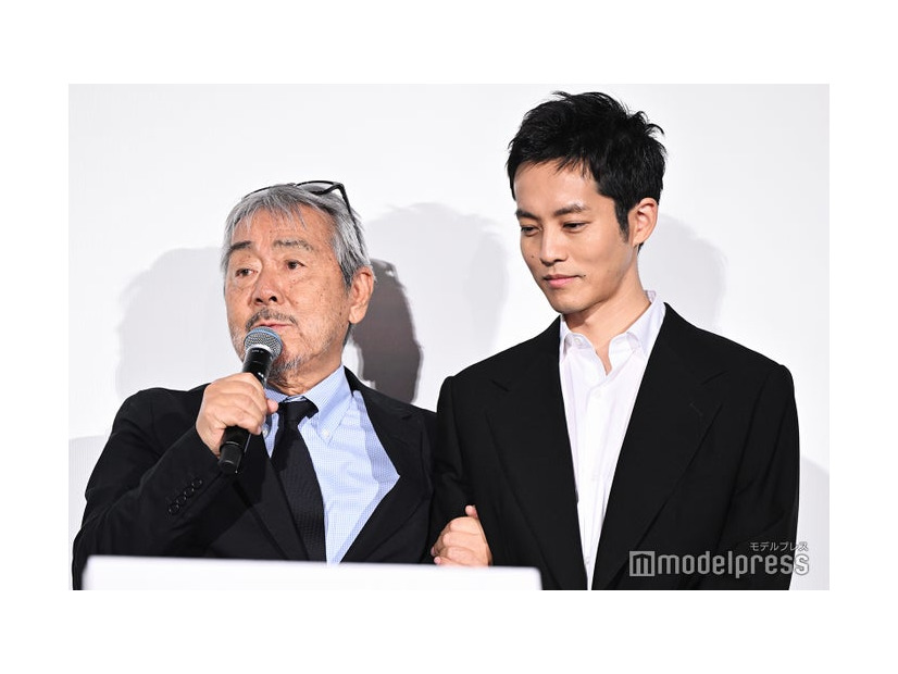 寺尾聰、松坂桃李（C）モデルプレス
