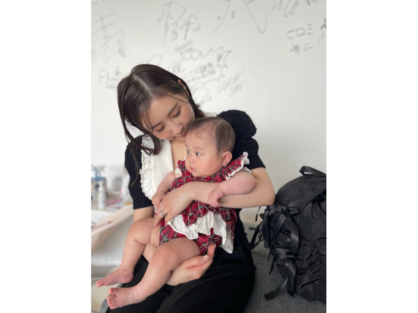 山本圭壱、妻・西野未姫が娘の“爪切り”する親子SHOT公開「全く騒ぐことなく 良い子でございました」
