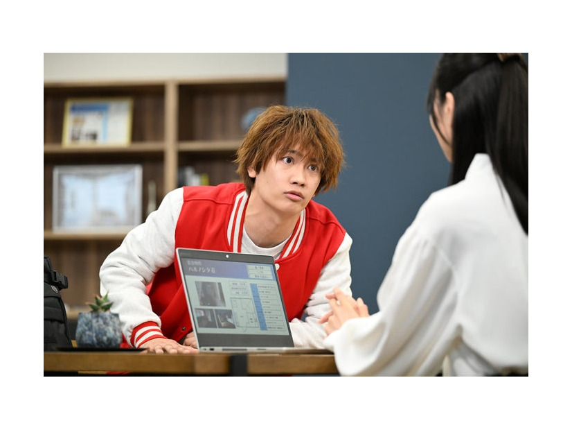 藤原丈一郎、菅井友香「ロンダリング」第1話（C）カンテレ