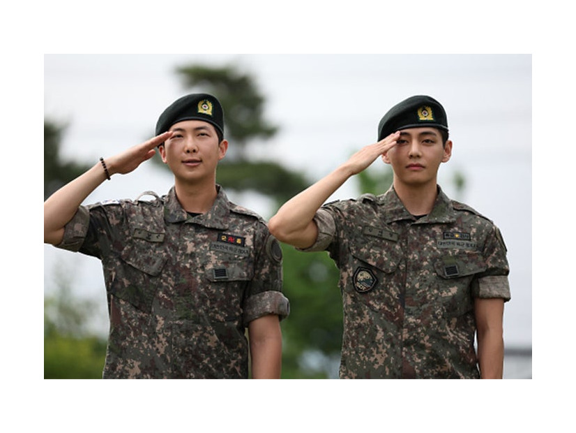 RM、V／Photo by Getty Images