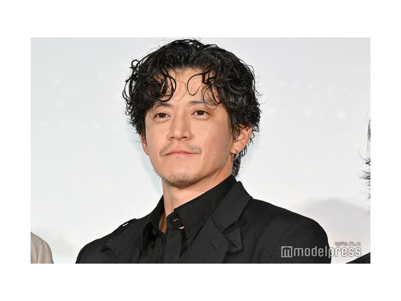 初日舞台挨拶に出席した小栗旬（C）モデルプレス