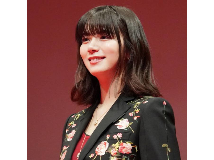 池田エライザ、ほっそり美脚を見せた映画『リライト』オフSHOTに反響「制服似合う」「ホントの高校生みたい」