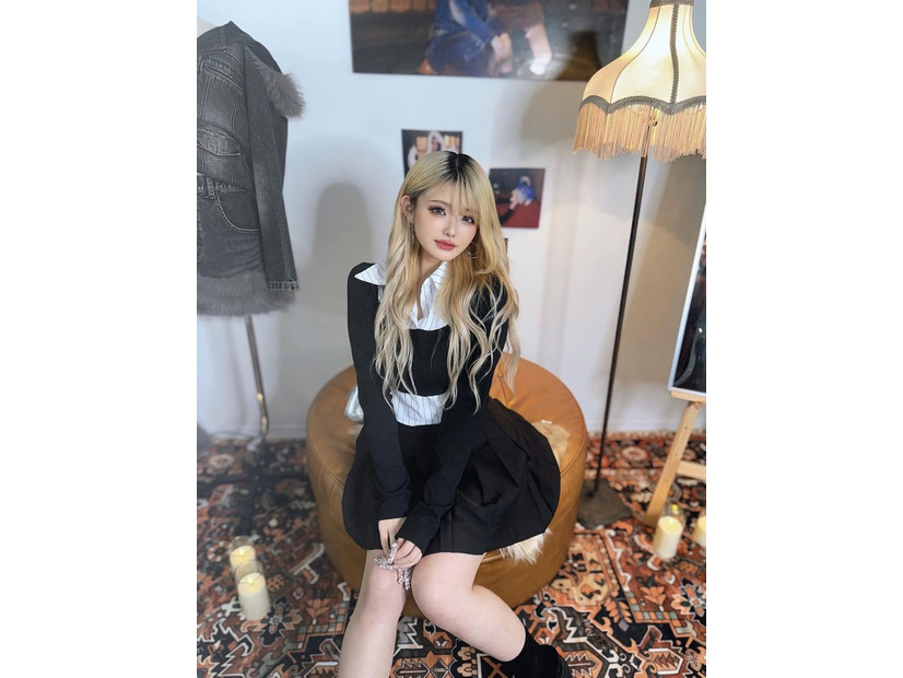 金髪の雨宮未苺／Instagramより
