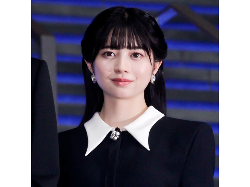 桜田ひより、美脚披露のミニドレスSHOTに「綺麗すぎるって！」「スタイルよくて憧れ」の声