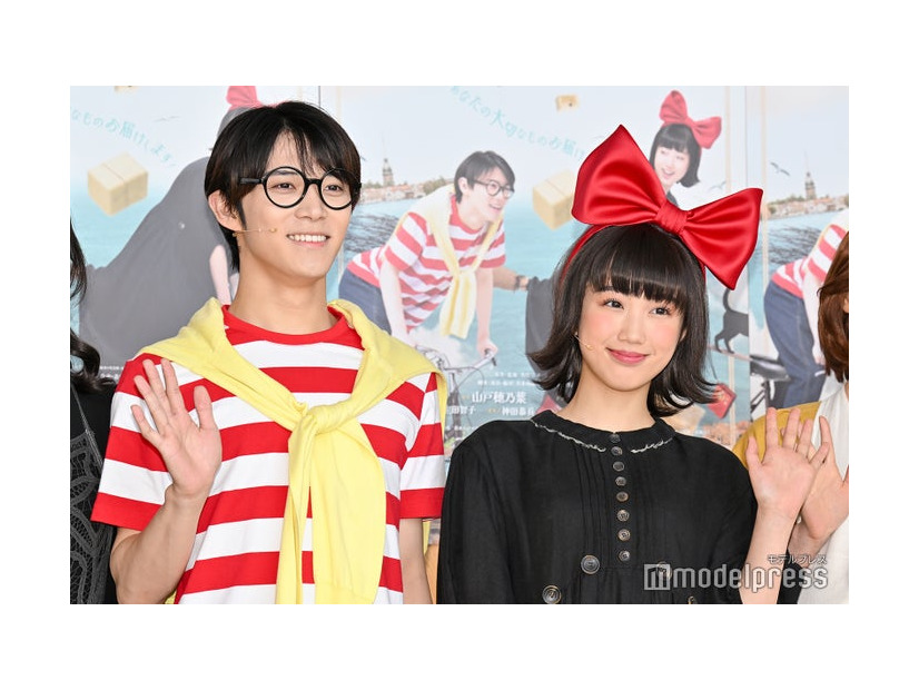 「魔女の宅急便」初日前会見に出席した黒田光輝、山戸穂乃葉（C）モデルプレス