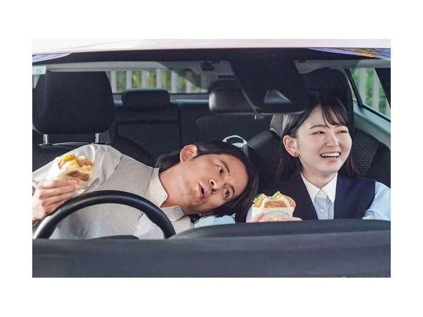 岡田准一、山田杏奈「朝マックタイム　外回り篇」メイキング（提供写真）