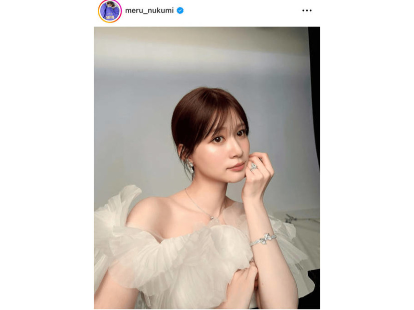 めるる、美デコルテを披露した上品ドレスSHOTにファンうっとり「美しい」「お姫様すぎる」