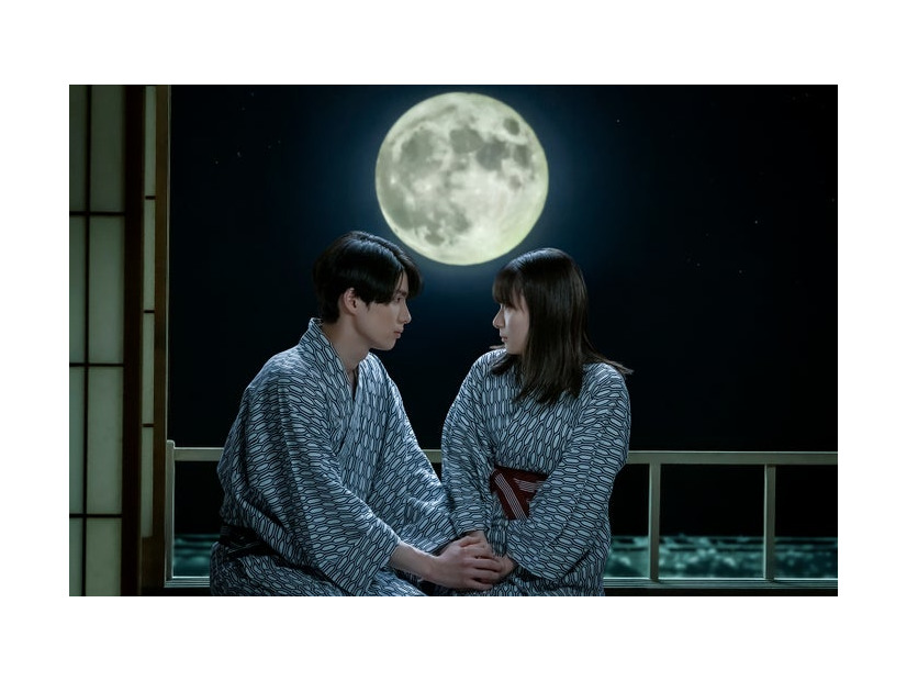 本田響矢、芳根京子「波うららかに、めおと日和」（C）フジテレビ