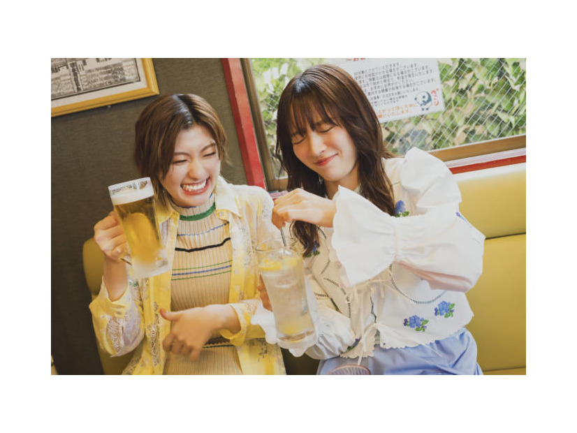 私立恵比寿中学・小林歌穂＆中山莉子、仲良く笑顔でパシャリ！“カホリコ”の絆が伝わるラストぺアグラビア