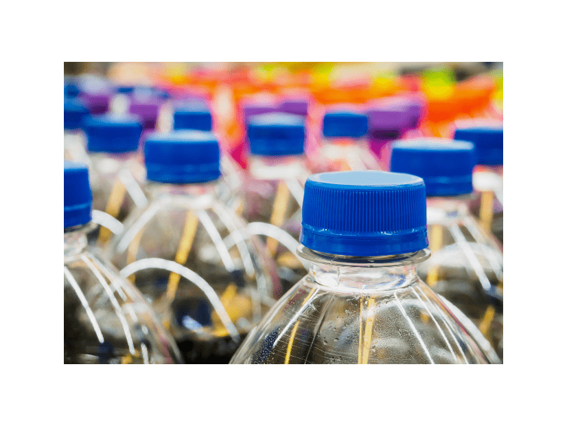 アメリカのスーパーで…「これを1人で飲むの？」まさかの日本との違いに「重たい」「筋トレになりそう」