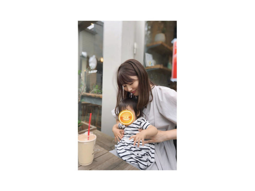 安めぐみ、すくすく成長中！1歳次女とのほっこりSHOT公開「もう歩いたり動きたがる時期なので…」