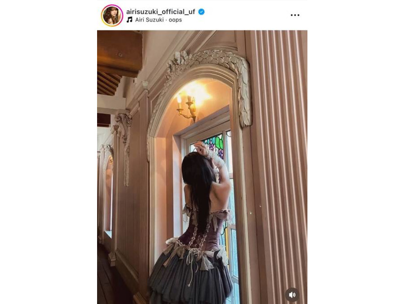 鈴木愛理、ほっそり美背中を披露！肌見せドレスSHOTにファンうっとり「美しさ全開」「色っぽい」
