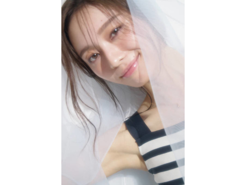 乃木坂46梅澤美波、にっこり笑顔のヘルシー肌見せSHOTにドキッ！夏ならではの美容の悩みを解決