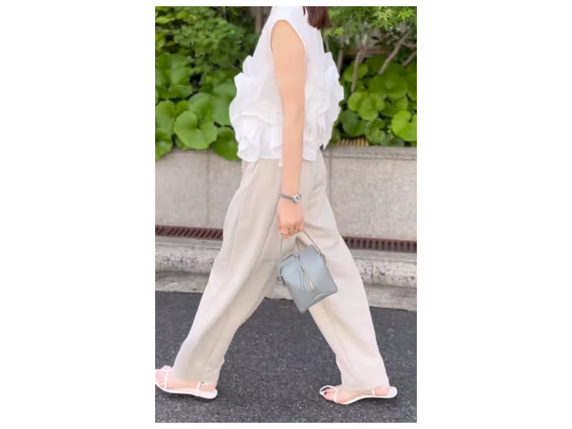 とにかく脚がキレイに見える！【ユニクロ】カーブパンツが話題です【40代の毎日コーデ】