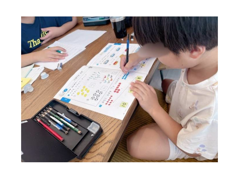 第5子妊娠中の辻希美、子供たちの“宿題タイム”SHOT公開「頑張れ頑張れ～」