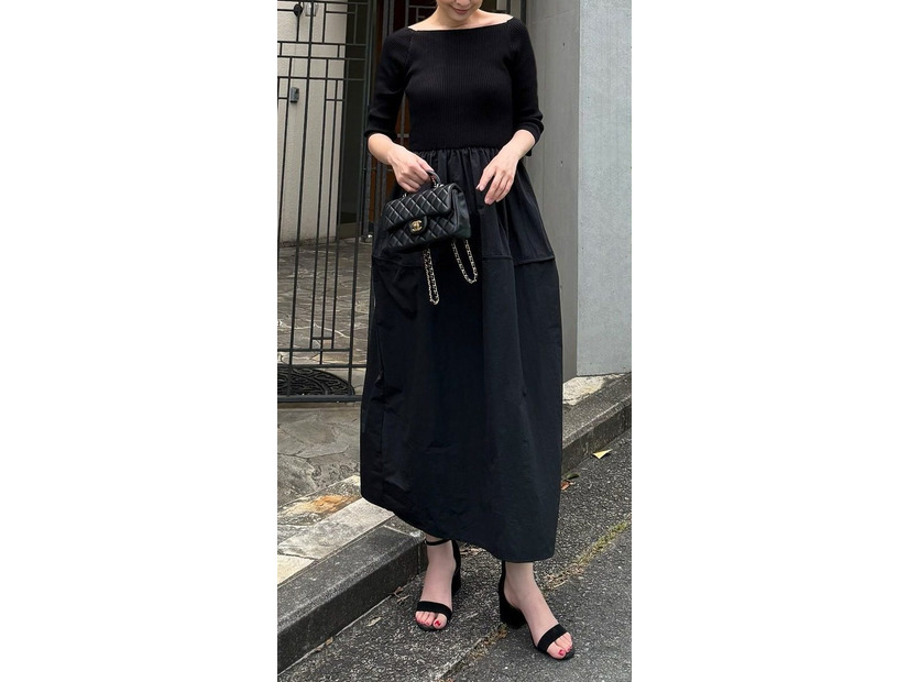 １枚でサマになる「黒ドッキングワンピ」。体型カバーも叶う大人女性の味方なんです【40代の毎日コーデ】