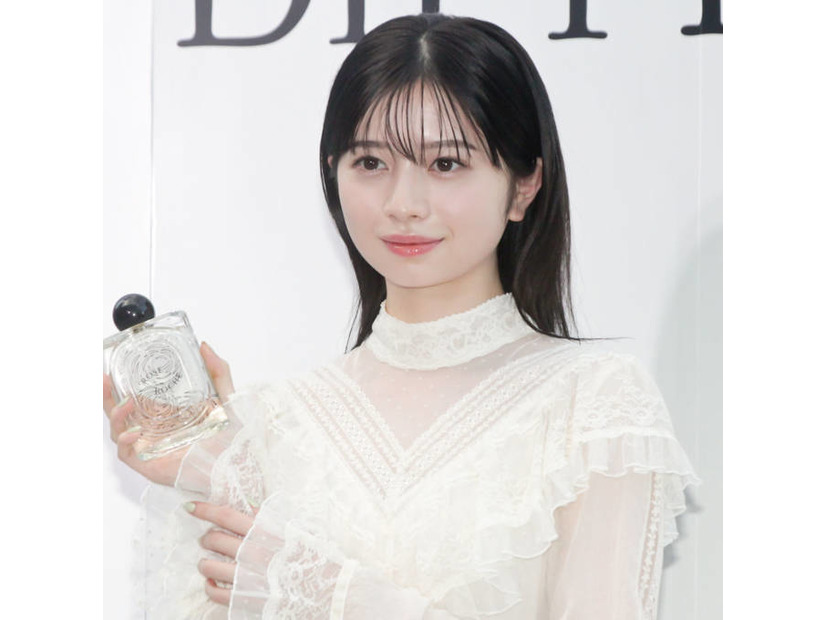 桜田ひより、美背中チラリ！夏のブラックコーデにファン悶絶「彼女と夏旅行感」「可愛すぎてやばい」