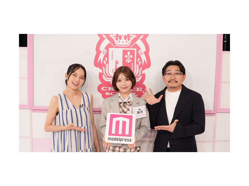 （左から）ベッキー、あいり、伊藤俊介（提供写真）