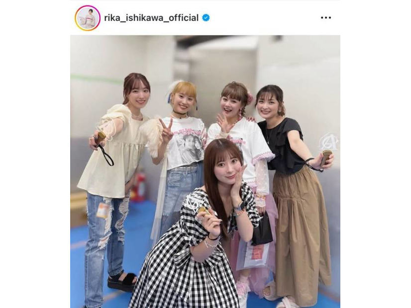 「みんな素敵」石川梨華、“愛ガキ”ライブのモー娘。OG集合写真にファンほっこり「いい表情」「可愛い」