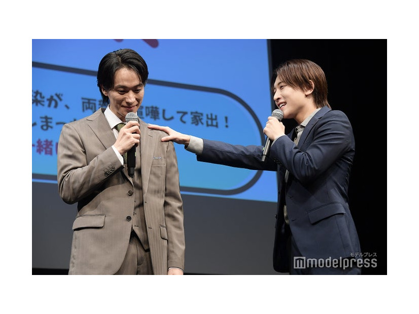 落ち込む先輩・戸塚祥太を励ます「恋人にしたいジュニア」3年連続1位の中村嶺亜（C）モデルプレス
