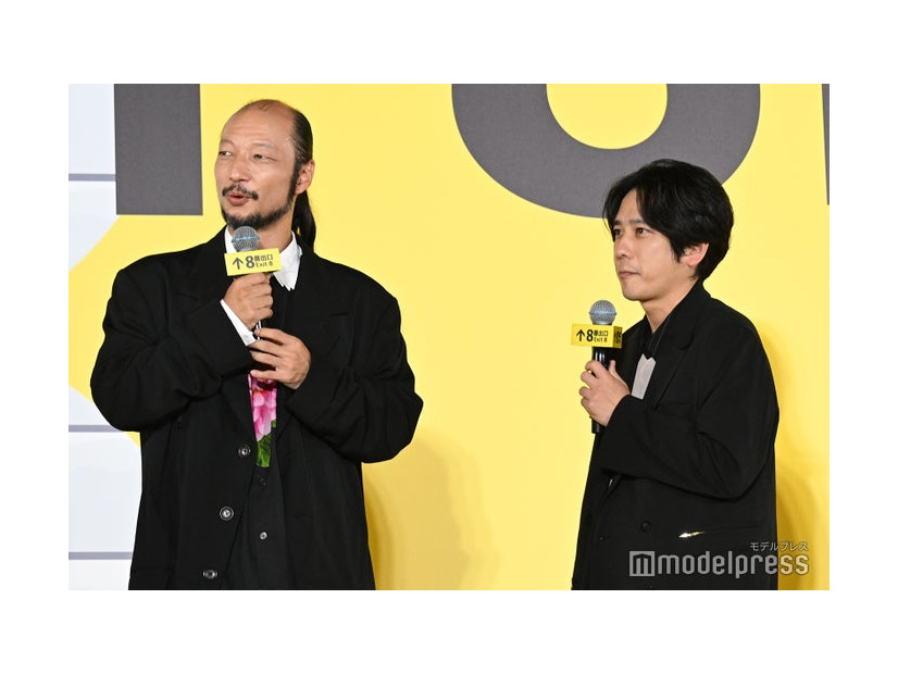 映画「８番出口」88ｍ無限ループカーペットアライバルに出席した河内大和、二宮和也（C）モデルプレス