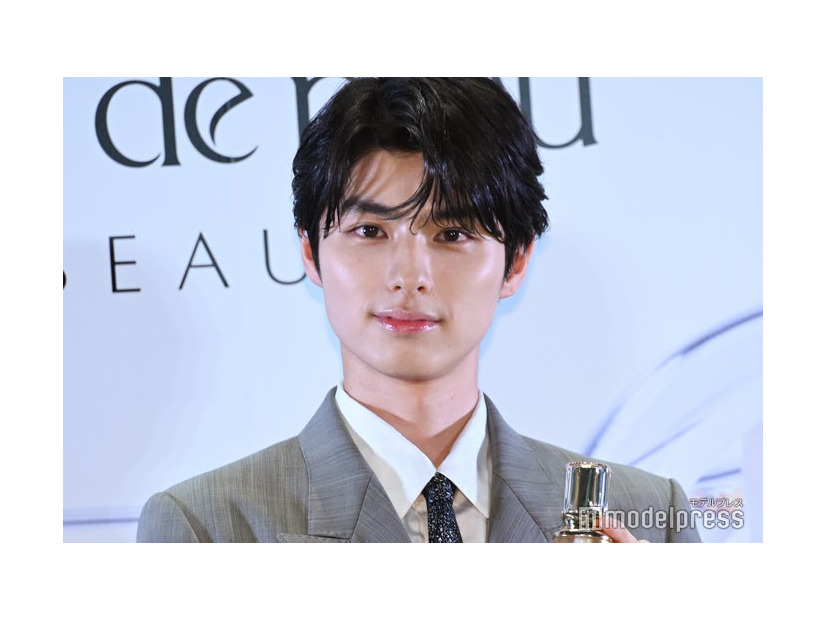 「クレ・ド・ポー ボーテ POPUPイベント」フォトコールに登壇した本田響矢（C）モデルプレス