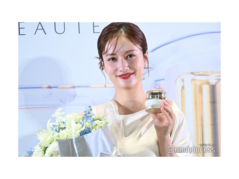 「クレ・ド・ポー ボーテ POPUPイベント」フォトコールに登壇した谷まりあ（C）モデルプレス