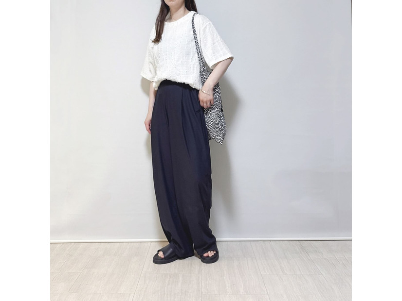 今季の白Ｔは「表面感トップス」が正解！体型を拾わない涼感コーデが叶います【40代の毎日コーデ】