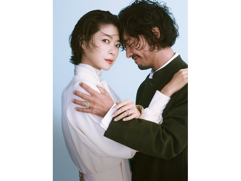 上野樹里＆和田唱／Photos：Kinya Ota Hair：Shotaro Makeup：Sada Ito Nail：Kiho Watanabe／Styling（Sho Wada）：Soichiro Kobayashi　Set Design：Takashi Imayoshi／Managing Editor：Michie Mito　Fashion Editor：Aika Kiyohara