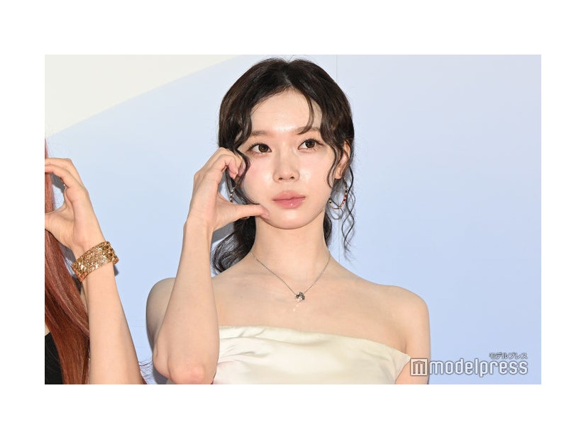 aespaウィンター、大胆変形トップスで美ウエスト披露「圧巻のスタイル」「女神」と反響