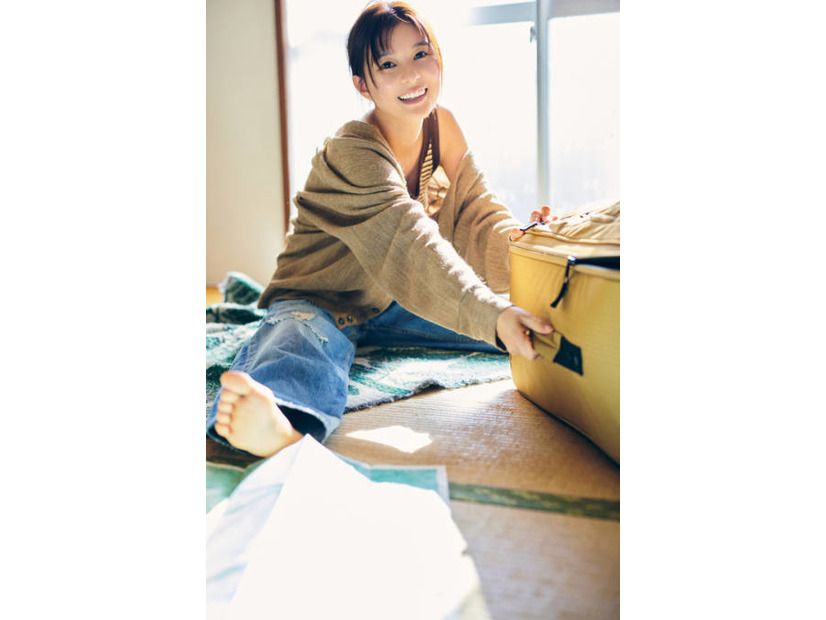 芳根京子、ほっそり美肩チラリのナチュラルSHOT披露！デビュー10周年記念写真集が電子書籍で配信
