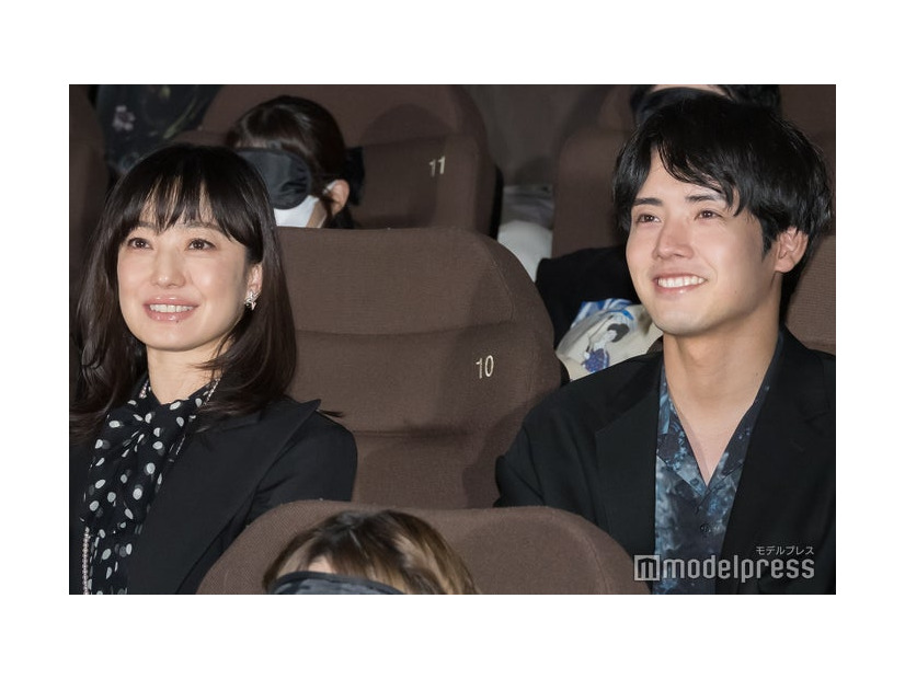 映画「近畿地方のある場所について」体感型プレミア in 東京に出席した菅野美穂、赤楚衛二（C）モデルプレス