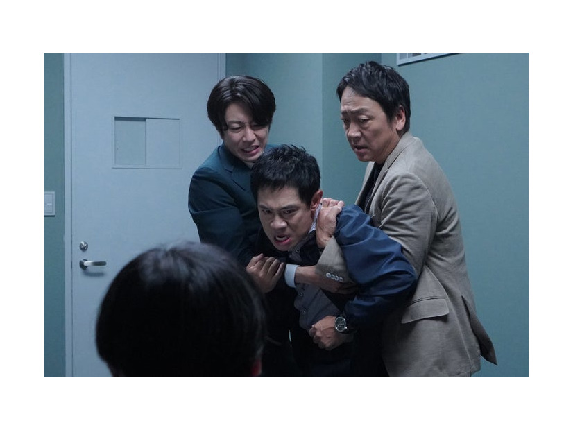 相葉雅紀、伊藤淳史、大森南朋「大追跡～警視庁SSBC強行犯係～」第4話（C）テレビ朝日・東映