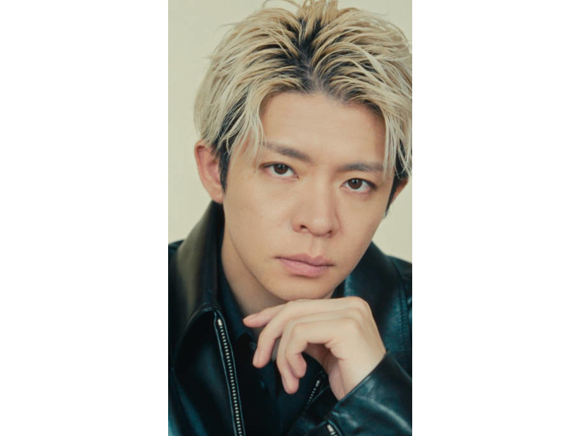 Number_i岸優太、力強いまなざしのアップSHOTにドキッ！普段は見られない“日常と非日常”に迫る