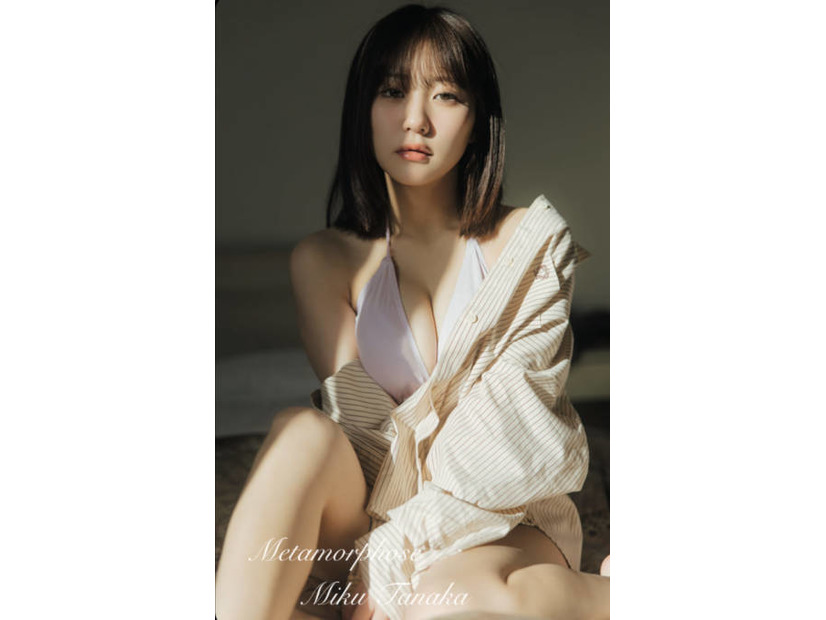 田中美久、美バスト際立つアンニュイSHOTに釘付け！「変化」をテーマに大人の魅力が漂う