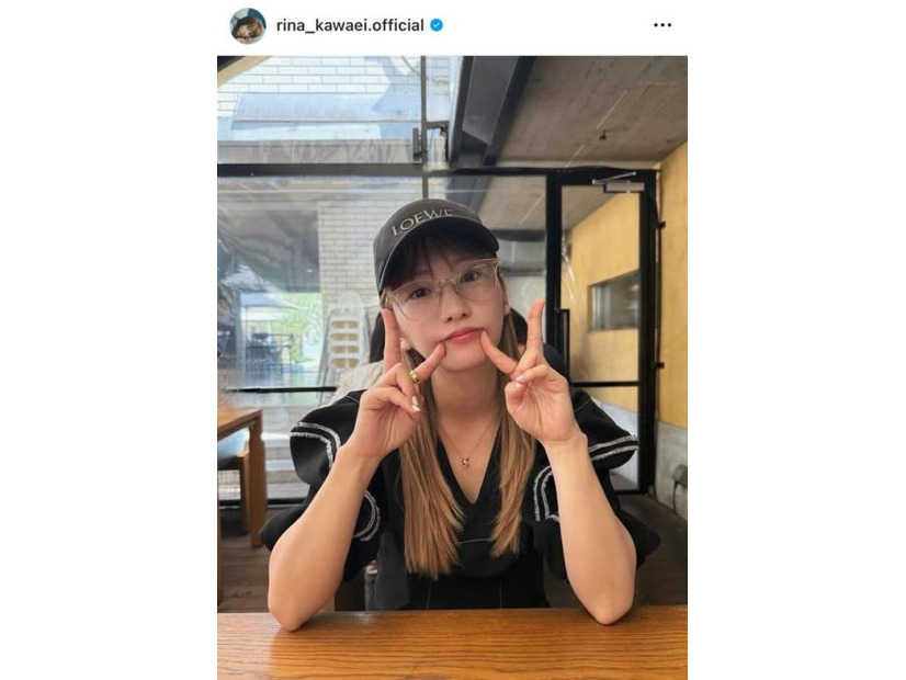 川栄李奈、ハイトーンロングヘアでのダブルピースSHOTに「新鮮」「めっちゃ似合ってます」の声