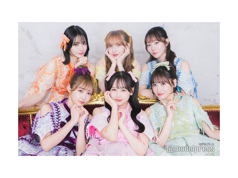 FRUITS ZIPPER／（上段左から）鎮西寿々歌、早瀬ノエル、真中まな（下段左から）仲川瑠夏、松本かれん、櫻井優衣※月足天音は不在（C）モデルプレス
