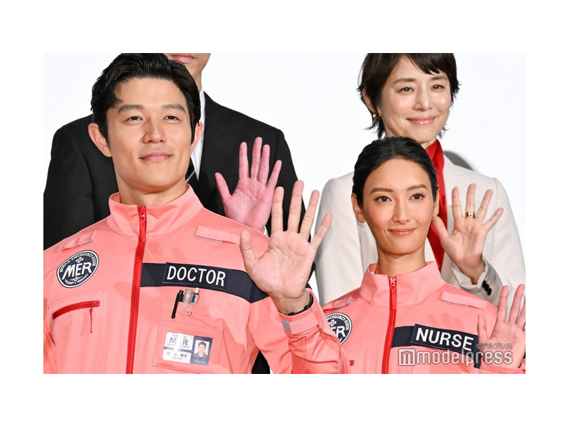 「TOKYO MER〜走る緊急救命室〜南海ミッション」初日舞台挨拶に登壇した鈴木亮平、菜々緒（C）モデルプレス