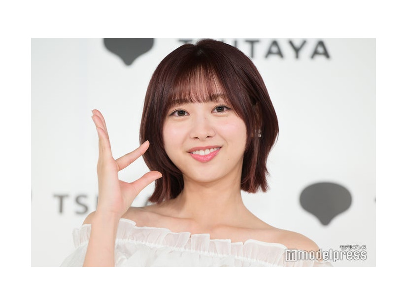 1st写真集「鈴花サーキット」発売記念記者会見に出席した富田鈴花（C）モデルプレス