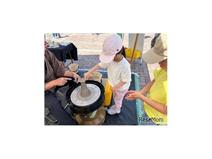 伊賀焼実演展示・体験のようす