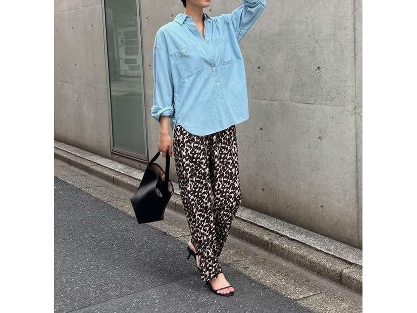 レオパード柄パンツがおしゃれ。こなれカジュアルに着こなす秘訣とは【40代の毎日コーデ】