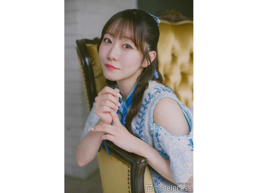 モデルプレスのインタビューに応じた真中まな（C）モデルプレス