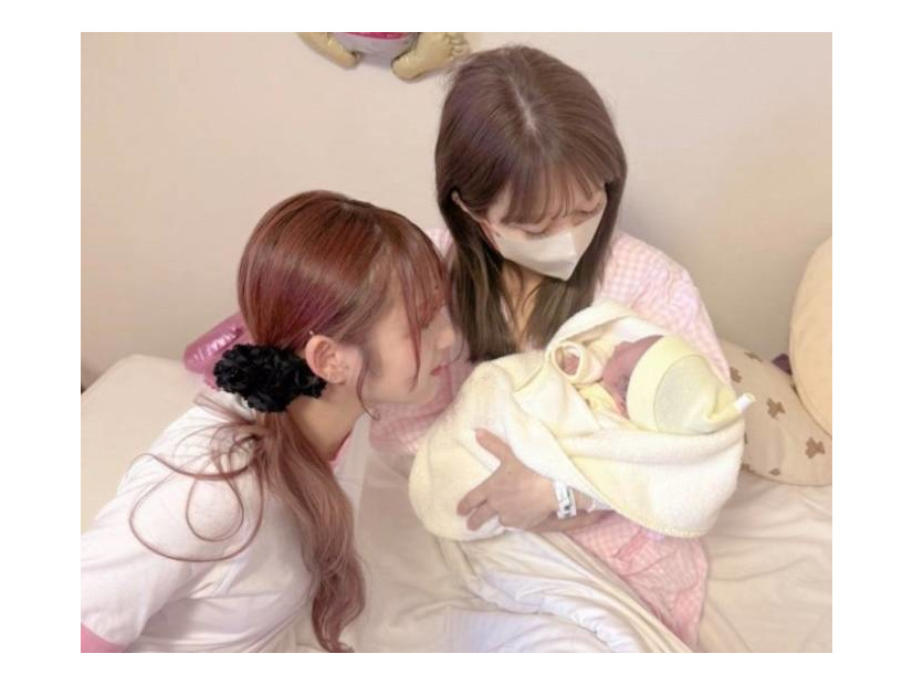 「メロメロだった」辻希美、出産した第5子と家族らの心温まる交流SHOT公開「はぁ〜幸せだなぁ」