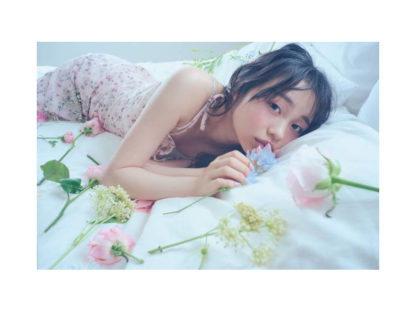 林芽亜里、ガーリーな魅力あふれるキャミワンピSHOTにドキッ！華麗なラストティーンに迫る