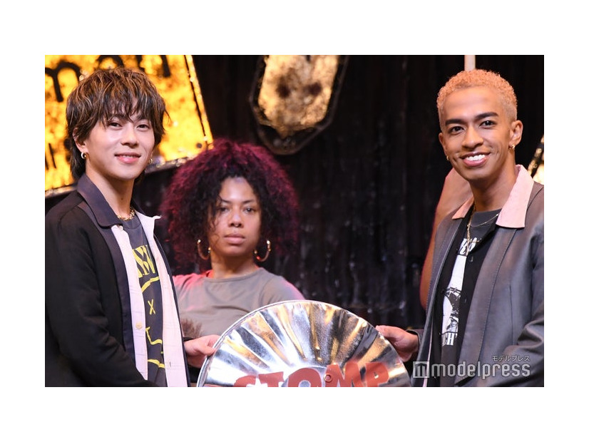 「STOMP ストンプ」初日囲み取材会に出席した末澤誠也、草間リチャード敬太（C）モデルプレス